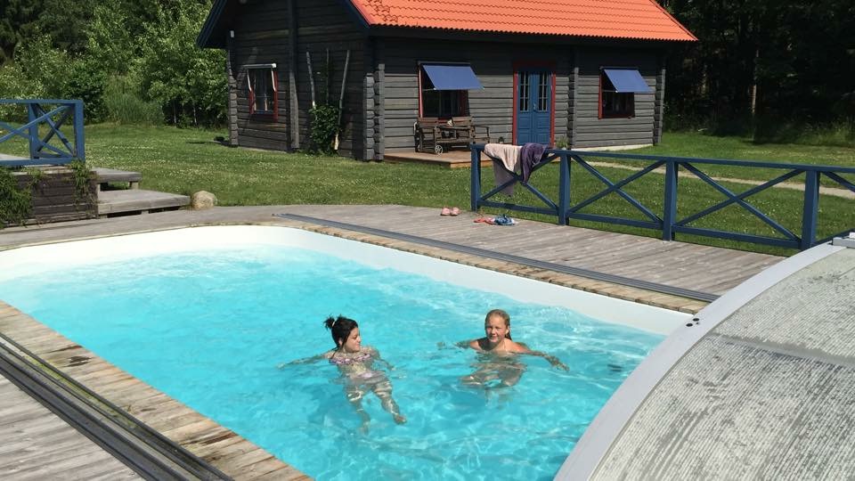 Fun in the pool / Spass im Pool